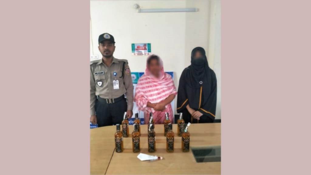 বারহাট্টায় বিদেশী মদ ও ইয়াবাসহ মেয়ে গ্রেপ্তার, বাবা পলাতক