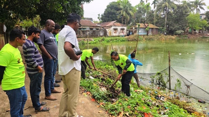 নেত্রকোনায় জনসচেতনতা বাড়াতে বিএনপি নেতা রনির নেতৃত্বে পরিচ্ছন্নতা অভিযান