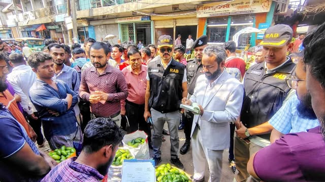 ১৬ টাকার লেবু ৮০ টাকায় বিক্রির অভিযোগে ৬ প্রতিষ্ঠানকে জরিমানা