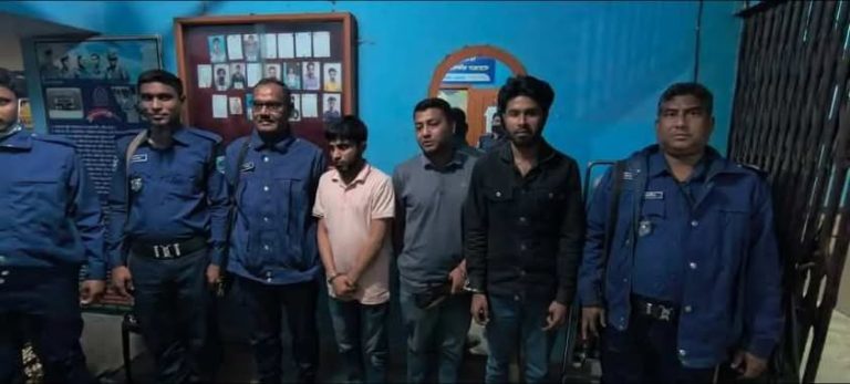 গাইবান্ধায় চাঁদাবাজির অভিযোগে বিএনপির সাংগঠনিক সম্পাদকসহ গ্রেপ্তার ৩