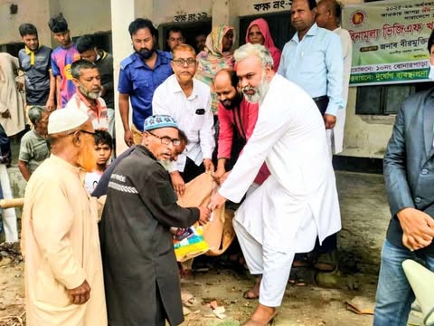 বোনারপাড়া ইউনিয়নে ভিজিএফের চাল বিতরণ