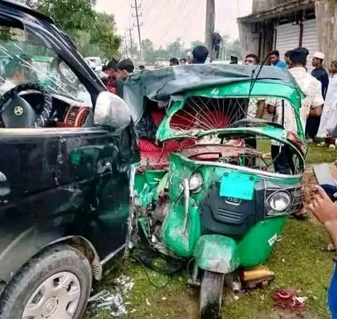 মৌলভীবাজারে মাইক্রোবাস ও সিএনজি মুখোমুখি সংঘর্ষে নিহত-৩
