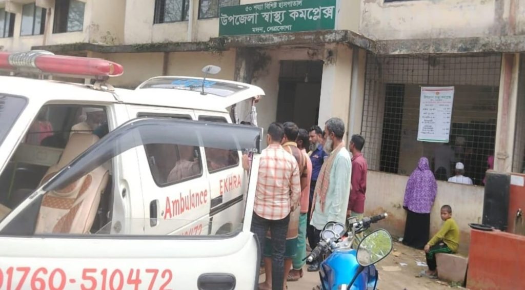 মদনে গরু জবাইকে কেন্দ্র করে দুপক্ষের সংঘর্ষে ১৫ জন আহত।