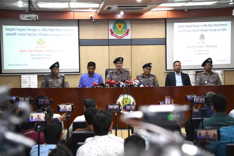 ঘরমুখো মানুষের ঈদযাত্রা নির্বিঘ্ন করতে পর্যাপ্ত নিরাপত্তা ব্যবস্থা নেওয়া হয়েছে: ডিএমপি’র ভারপ্রাপ্ত কমিশনার