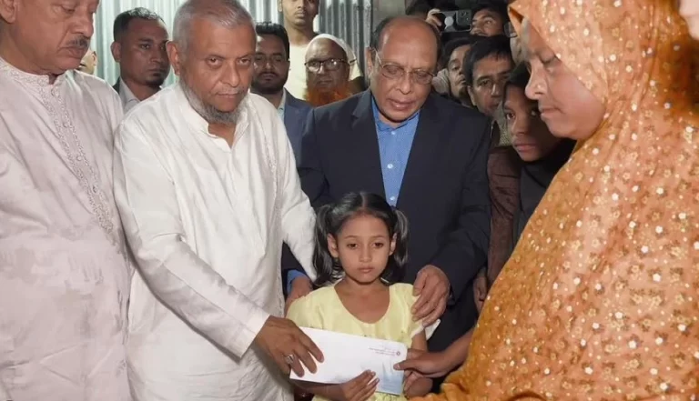 সৌদি আরবে নিহত বাচ্চু মিয়ার পরিবারকে সহযোগিতার আশ্বাস প্রবাসী কল্যাণ মন্ত্রীর