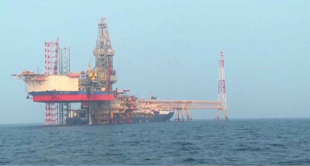 হরমুজ প্রণালী বন্ধে বিশ্ববাজারে তেলের দাম ঊর্ধ্বমুখী