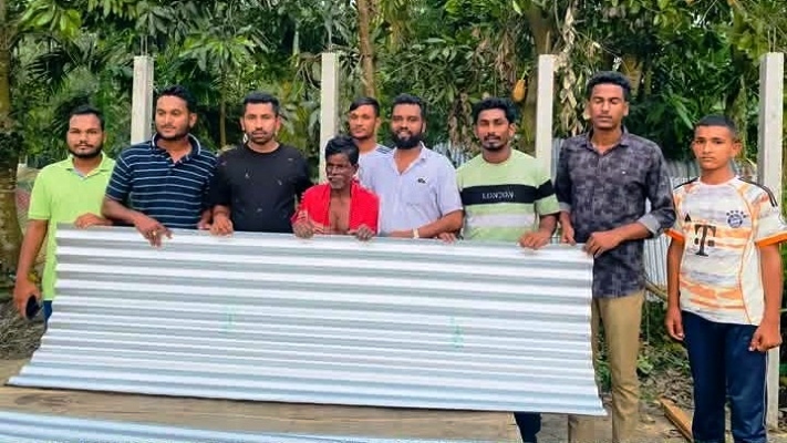 মোহনগঞ্জে কালবৈশাখীর ছোবলে দিশেহারা কৃষকের পাশে দাঁড়ালো ছাত্রদল