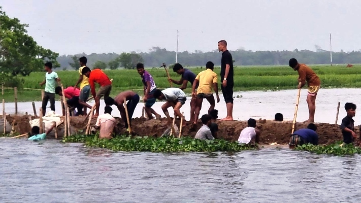 পানি নিষ্কাশন নিয়ে দ্বন্ধে বাঁধ কেটে দেয়ায় সংঘর্ষ, কলমাকান্দায় আহত অন্তত ২০