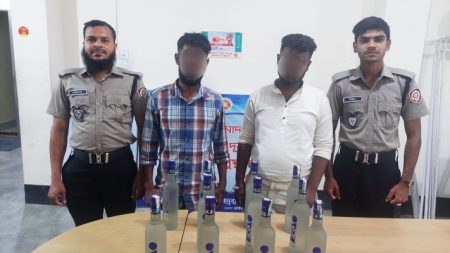 পুরোনো কাপড়ে মোড়ানো ছিল ভারতীয় মদ, নেত্রকোনায় গ্রেপ্তার ২ যুবক