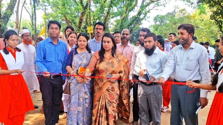 শিক্ষার্থীদের উদ্ভাবনী চমক: দুর্গাপুরে শুরু হলো ২ দিনব্যাপী বিজ্ঞান ও প্রযুক্তি মেলা
