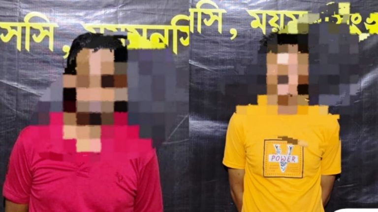চলন্ত বাসে ব্যবসায়ীর টাকা ও মালামাল লুট, র্যাবের জালে ২ ডাকাত