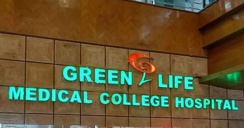 রাজধানীর গ্রিন লাইফ হাসপাতালে আগুন