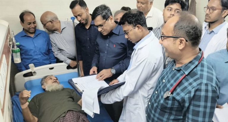 শহীদ মুগ্ধের বাবার চিকিৎসার খোঁজ নিলেন প্রধানমন্ত্রী
