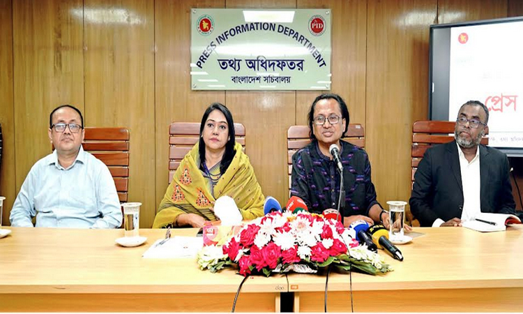 ভর্তুকি দিয়ে জ্বালানির চাপ সামাল দিতে কাজ করছে সরকার: তথ্য ও সম্প্রচার উপদেষ্টা