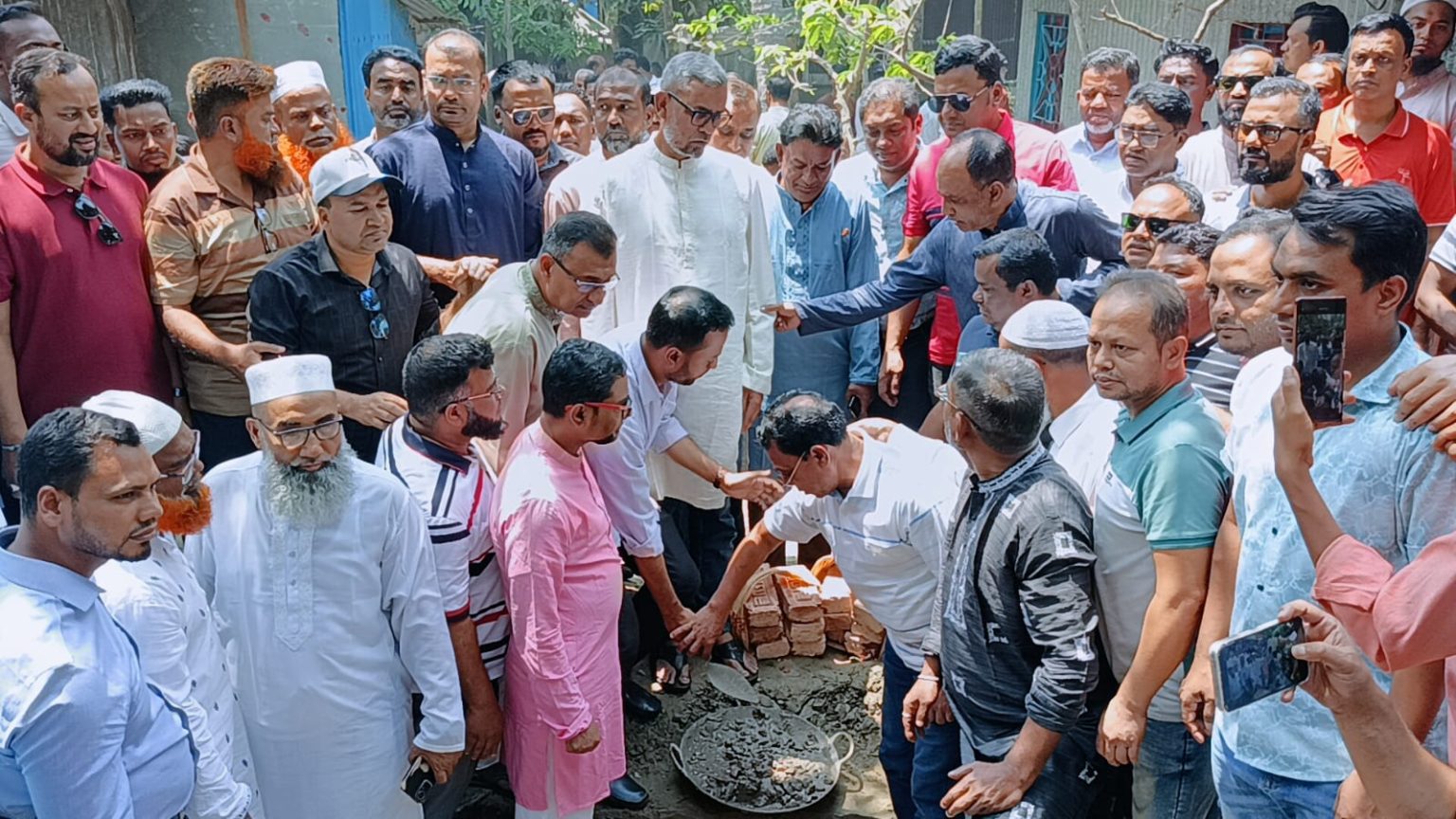 ফেনীতে নিহত যুবদল নেতা রশিদের পরিবারকে নতুন বাড়ি দিচ্ছেন প্রধানমন্ত্রী