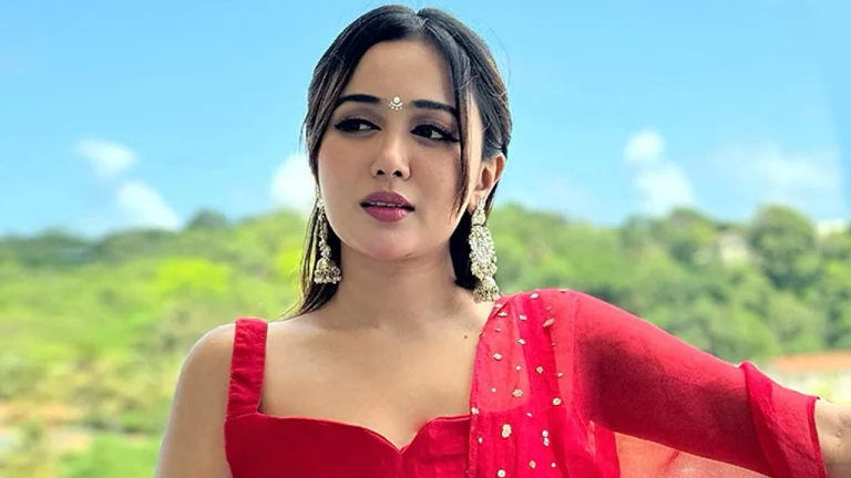 আলোচনায় থেকেও বিএনপির মনোনয়ন পেলেন না অভিনেত্রী চমক
