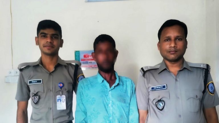 পূর্বধলায় নিজ বসত ঘর থেকে গাঁজাসহ মাদক বিক্রেতা আটক