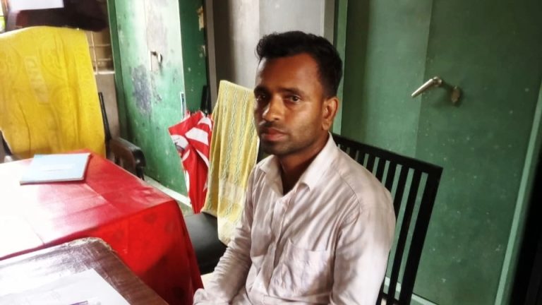 তুচ্ছ ঘটনায় স্কুলছাত্রকে নির্মম মারধর: শিক্ষকের বিরুদ্ধে থানায় অভিযোগ