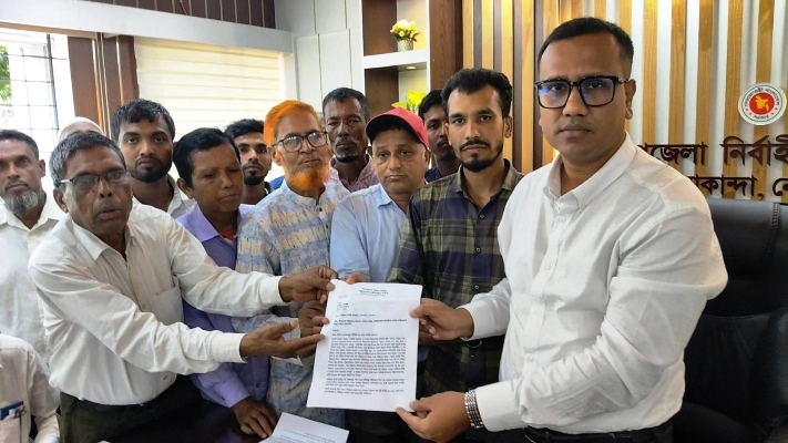 ঋণ মওকুফ ও ক্ষতিপূরণের দাবি: কলমাকান্দায় ইউএনও’র মাধ্যমে প্রধানমন্ত্রীকে স্মারকলিপি