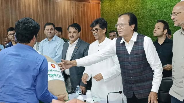সুনামগঞ্জে অতিবৃষ্টিতে ক্ষতিগ্রস্ত কৃষকদের প্রধানমন্ত্রীর প্রতিশ্রুত মানবিক সহায়তা নিয়ে আলোচনা সভা