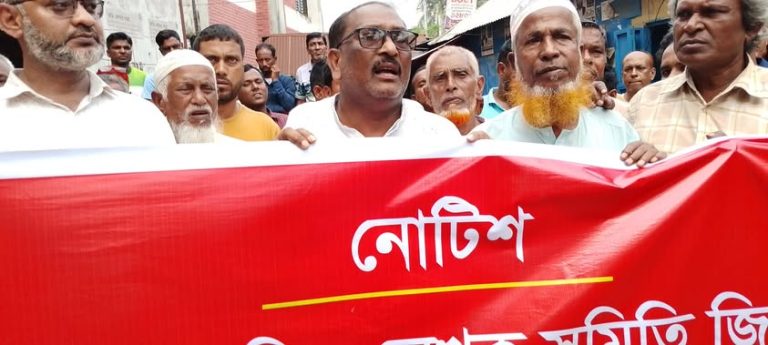 গাইবান্ধায় চাঁদাবাজির প্রতিবাদে দলিল লেখকদের অনির্দিষ্টকালের কলম বিরতি।