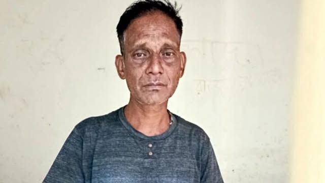 মৌলভীবাজারে চা বাগানের ভেতরে স্ব-যত্নে গাঁজা চাষ! চাষী গ্রেপ্তার