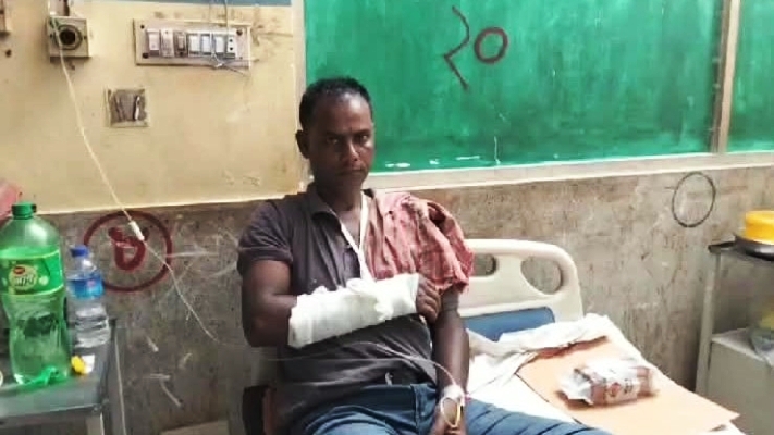 জমির বিরোধে সরিষাবাড়ীতে ২ নারীসহ ৪ জনকে কুপিয়ে জখম