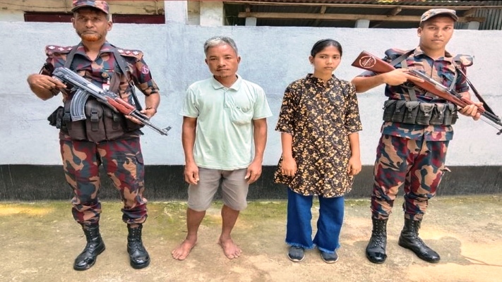 বিএসএফের পুশ-ইনের সতর্কতার মাঝেই নারী পাচারের চেষ্টা, দালালসহ আটক