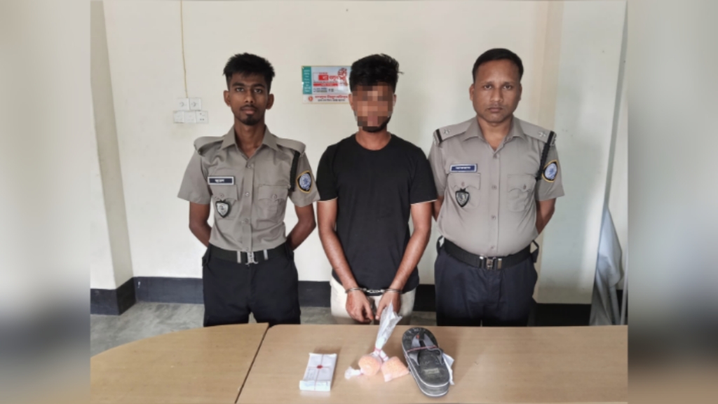 কেন্দুয়ায় অভিনব কায়দায় ইয়াবা পাচার: ২১০০ পিস ইয়াবাসহ যুবক গ্রেপ্তার