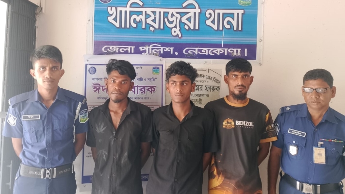 খালিয়াজুরীতে গাঁজা ও সরঞ্জামাদিসহ ৩ যুবক গ্রেপ্তার