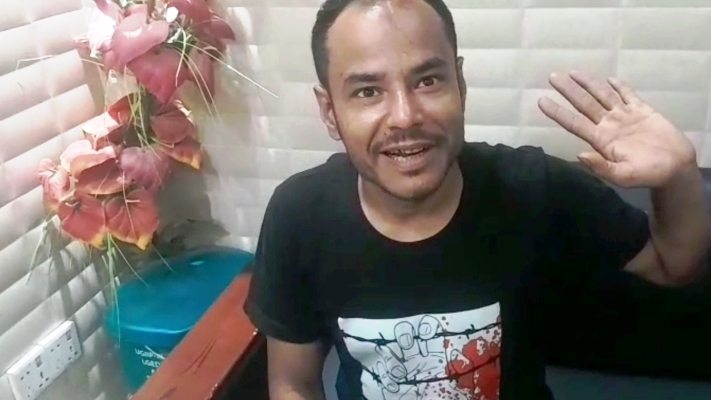 নেত্রকোনার ছোটবাজারে উদ্দেশ্যহীন ঘোরাঘুরি: পুলিশের হাতে রোহিঙ্গা যুবক