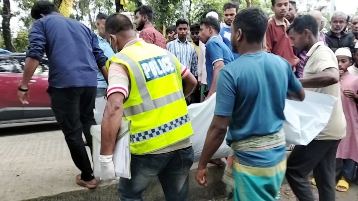 মায়ের মাথায় শাবলের আঘাত, নেত্রকোনায় পুলিশ হেফাজতে ঘাতক ছেলে