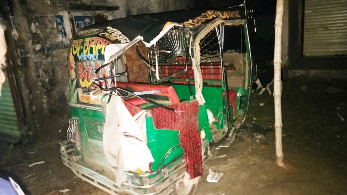 কলমাকান্দায় ধানবোঝাই ট্রাক-সিএনজির সংঘর্ষে নিহত ১, আহত ৩