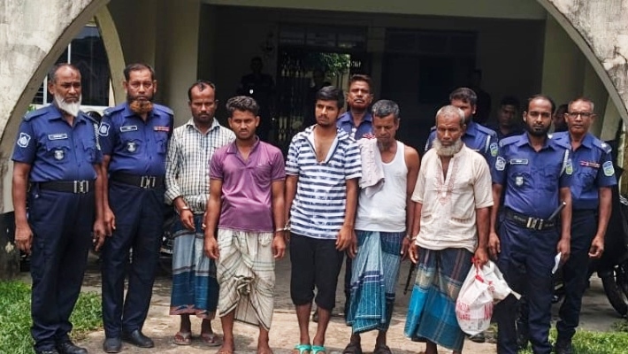 মদনে ৪ জিআর ও ১ সিআর পরোয়ানাভুক্ত আসামিসহ গ্রেপ্তার ৫