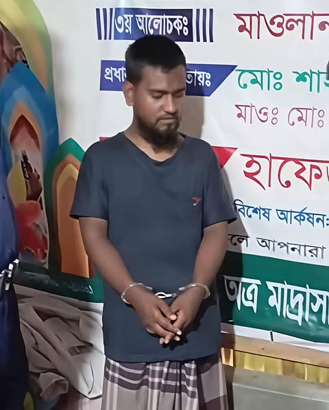 গাইবান্ধায় মাদ্রাসা শিক্ষার্থীকে বলাৎকারের চেষ্টা, শিক্ষককে গণপিটুনি দিয়ে পুলিশে সোপর্দ।
