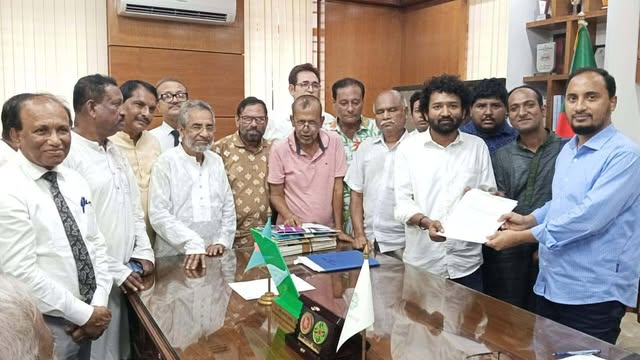 যশোরের মুক্তেশ্বরী নদী দখলমুক্তসহ ৫ দফা দাবিতে স্মারকলিপি