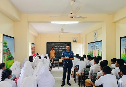 শিক্ষার্থীদের মাঝে মাদকমুক্ত সমাজ ও বাল্যবিবাহ প্রতিরোধের ডাক ওসি রুহুল আমিনের