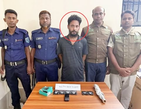গাইবান্ধার রামচন্দ্রপুরে শীর্ষ মাদক ব্যবসায়ী রোকনকে ৭০০ পিস ইয়াবাসহ ডিবি হাতে গ্রেফতার।