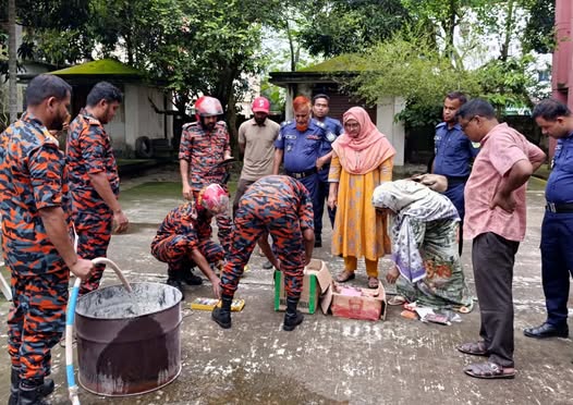ঈশ্বরগঞ্জে নকল প্রসাধনী ও বিস্ফোরক দ্রব্য উদ্ধার, ব্যবসায়ীকে ৫০ হাজার টাকা জরিমানা