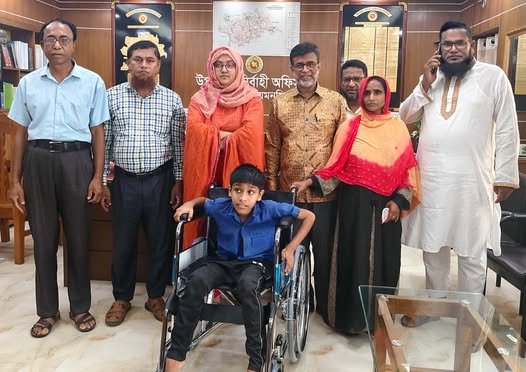 একটি হুইল চেয়ার বদলে দিল মুফিদুল্লাহর শিক্ষাজীবনের গল্প