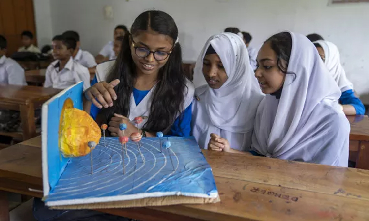 শিক্ষাকে আনন্দময় ও কর্মমুখী করার উদ্যোগ