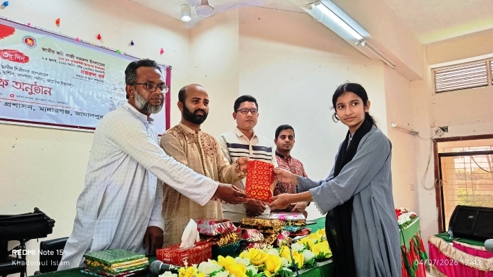 মাদারগঞ্জে তিন দিনব্যাপী ‘নজরুল বর্ষ’ কর্মসূচির সমাপনী ও পুরস্কার বিতরণ