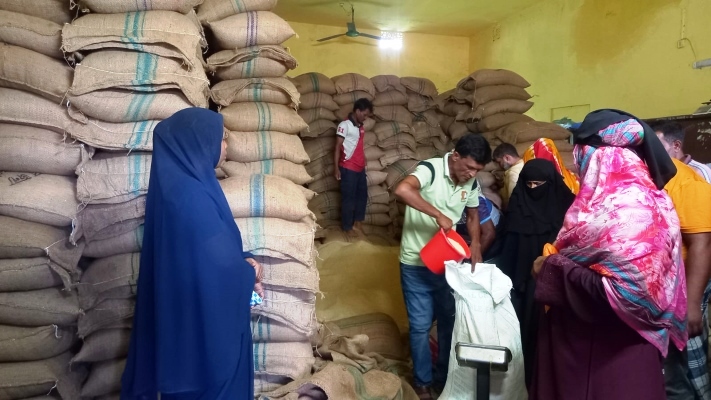 ডেপুটি স্পিকার কায়সার কামালের উদ্যোগে কলমাকান্দায় খাদ্য সহায়তা