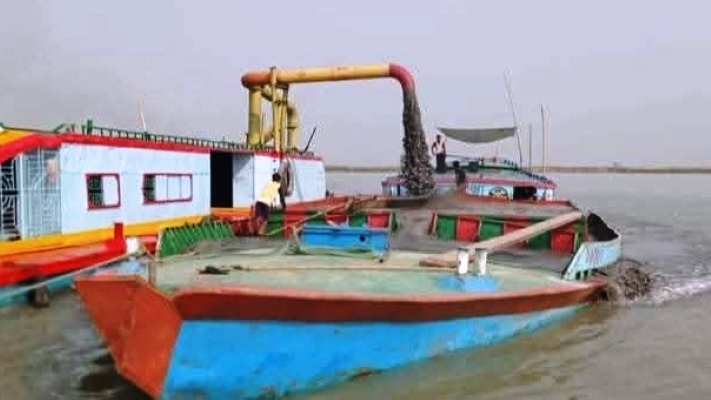 নেত্রকোনায় যুবদল নেতার নেতৃত্বে অবৈধ বালু উত্তোলন, তদন্তে প্রশাসন