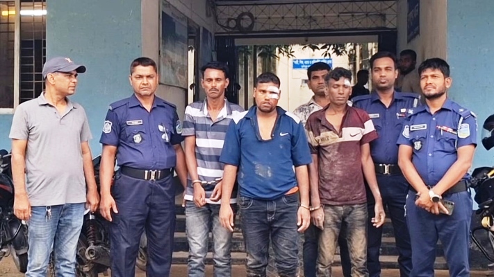 দুর্গাপুরে গভীর রাতে ডিবি পুলিশ সেজে ডাকাতি: মাস্টারমাইন্ড ভাতিজা