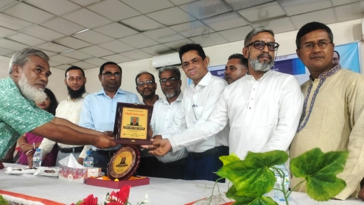 মোহনগঞ্জে উপজেলা প্রাথমিক শিক্ষা কর্মকর্তা আবুল হোসেনের বর্ণাঢ্য বিদায় সংবর্ধনা