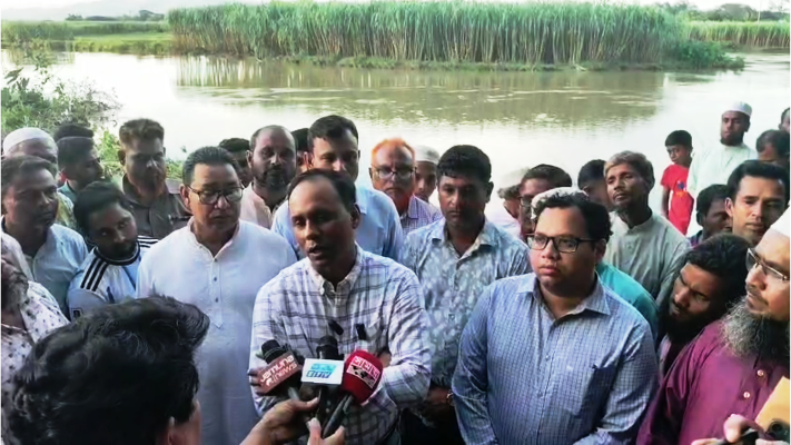 কলমাকান্দায় পাহাড়ি ঢলে ক্ষতিগ্রস্ত স্কুল পরিদর্শনে ডেপুটি স্পিকার