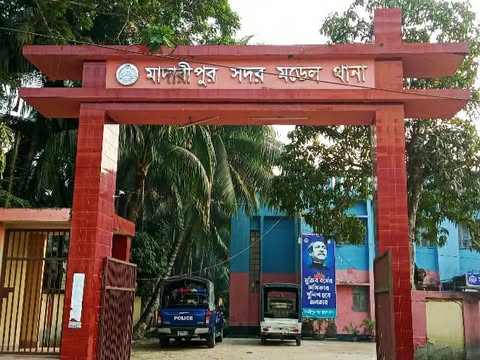 মাদারীপুরে থানা থেকে নারী আসামী পালানোর অভিযোগ