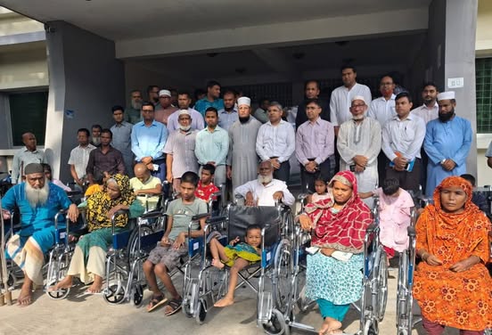 ডিমলায় প্রতিবন্ধীদের মাঝে হুইলচেয়ার বিতরণ
