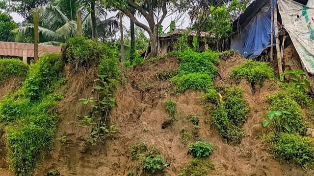 ৫০ হাজার মানুষ মৌলভীবাজারে টিলা ধসের ঝুঁকিতে